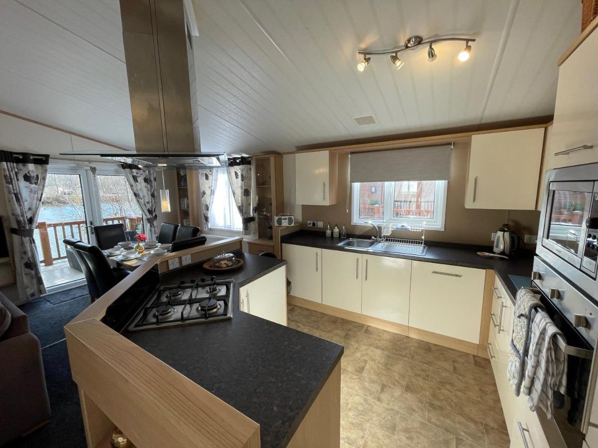 Rudd Lake Luxury Lakeside Lodge With Fishing & Hot Tub@Tattershall Exterior foto