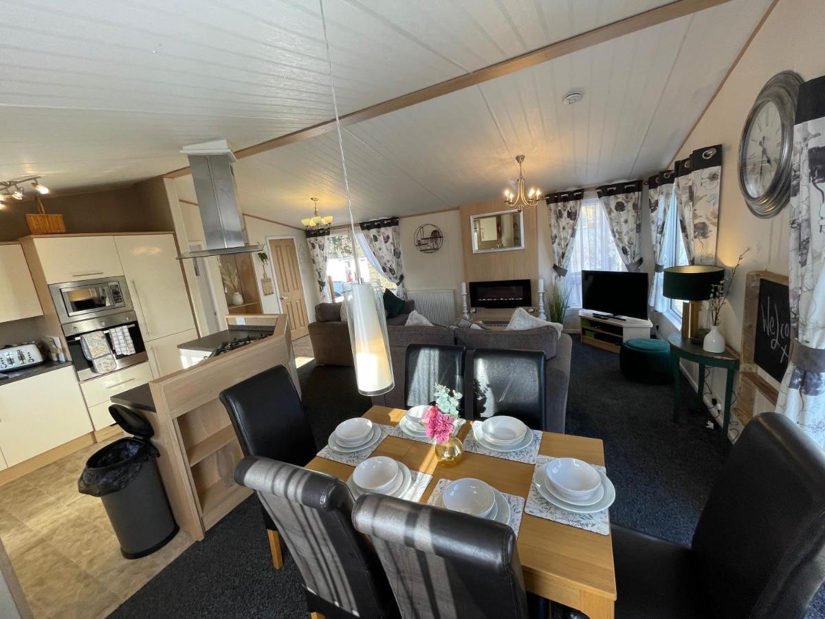 Rudd Lake Luxury Lakeside Lodge With Fishing & Hot Tub@Tattershall Exterior foto
