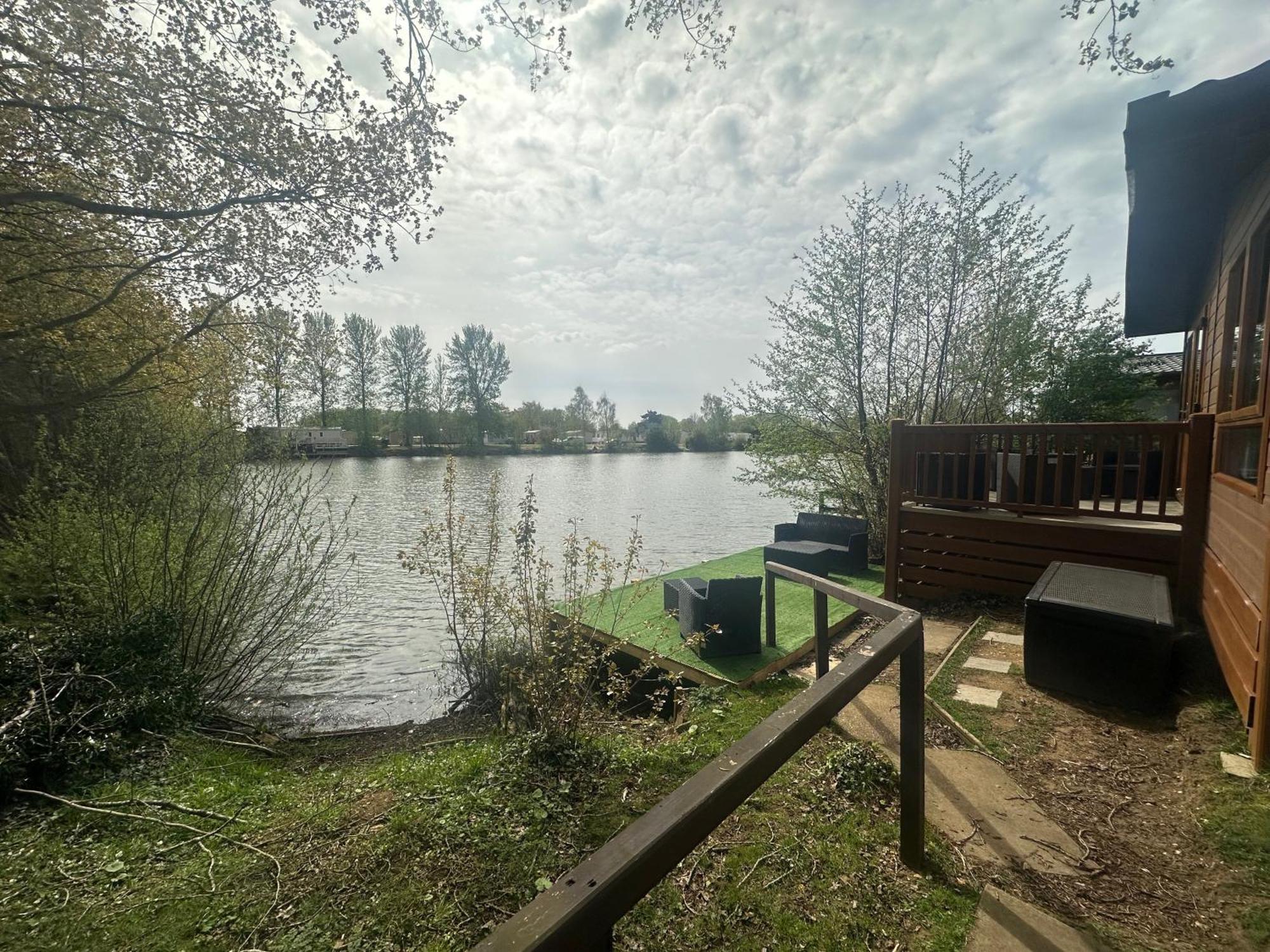 Rudd Lake Luxury Lakeside Lodge With Fishing & Hot Tub@Tattershall Exterior foto